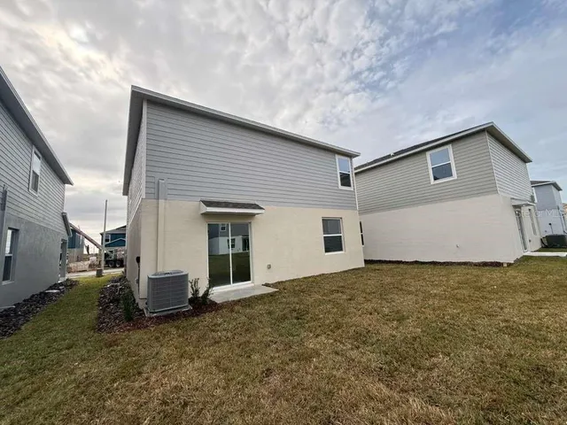 a view of a house with backyard