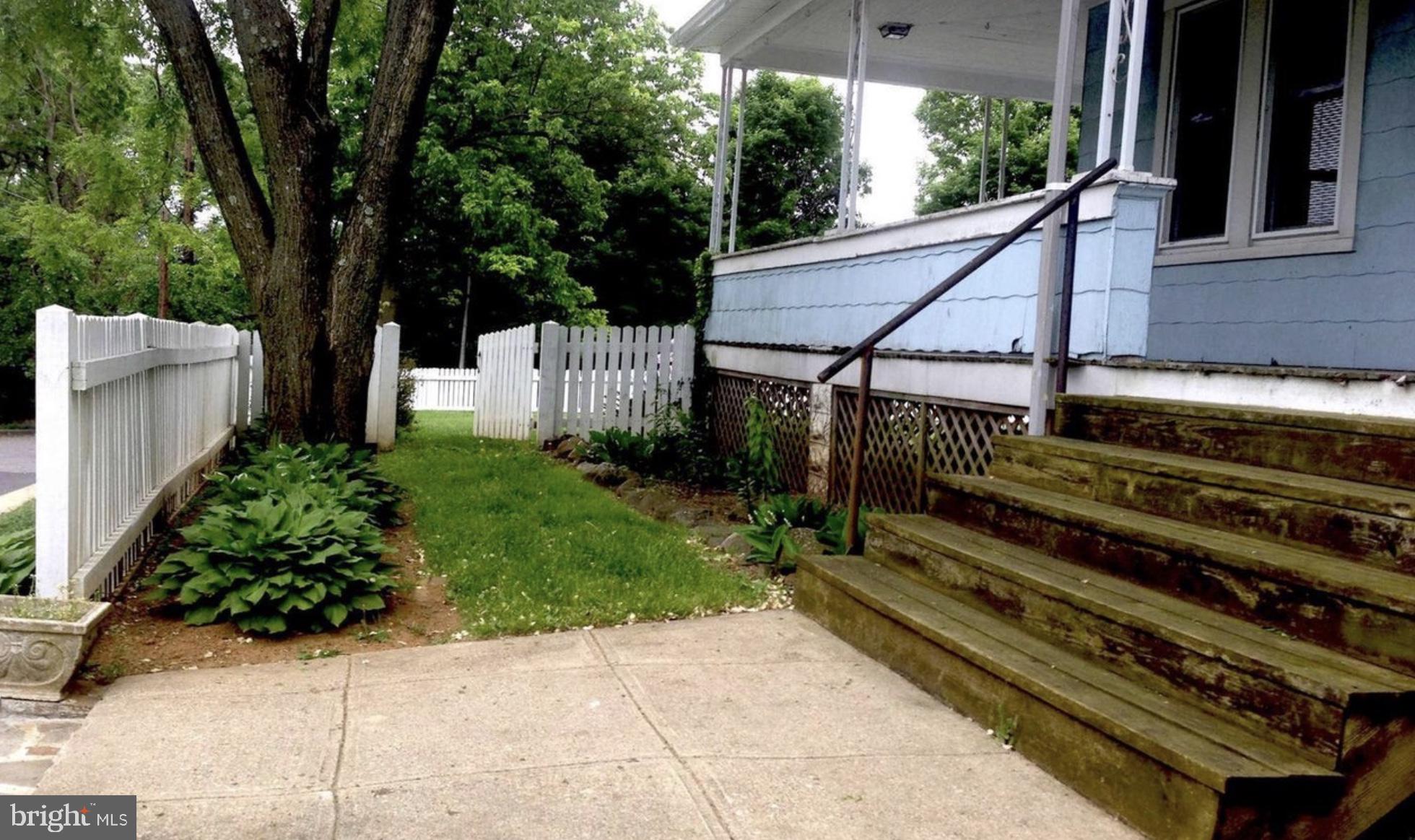 5001 Overton Street Baltimore, MD 21229 - Photo 4 of 21 a view of a backyard with sitting area