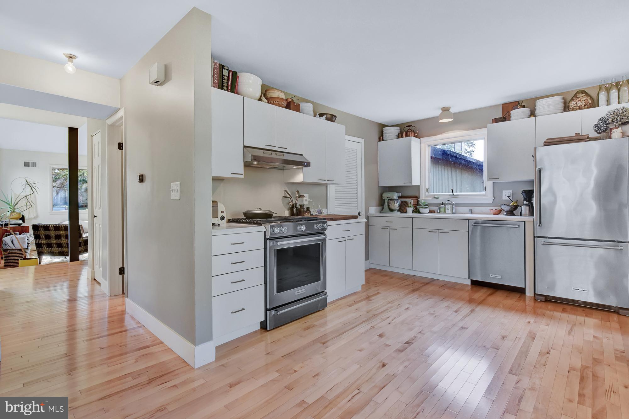 17424 Collier Way Poolesville, MD 20837 - Photo 61 of 61 More open floor plan in the kitchen!