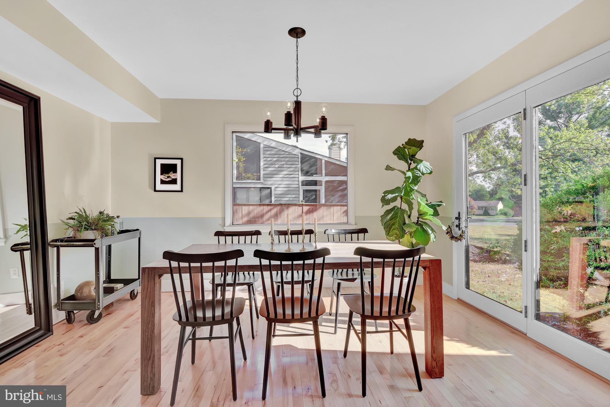 17424 Collier Way Poolesville, MD 20837 - Photo 33 of 61 Dedicated dining room w/floor-to-ceiling windows!