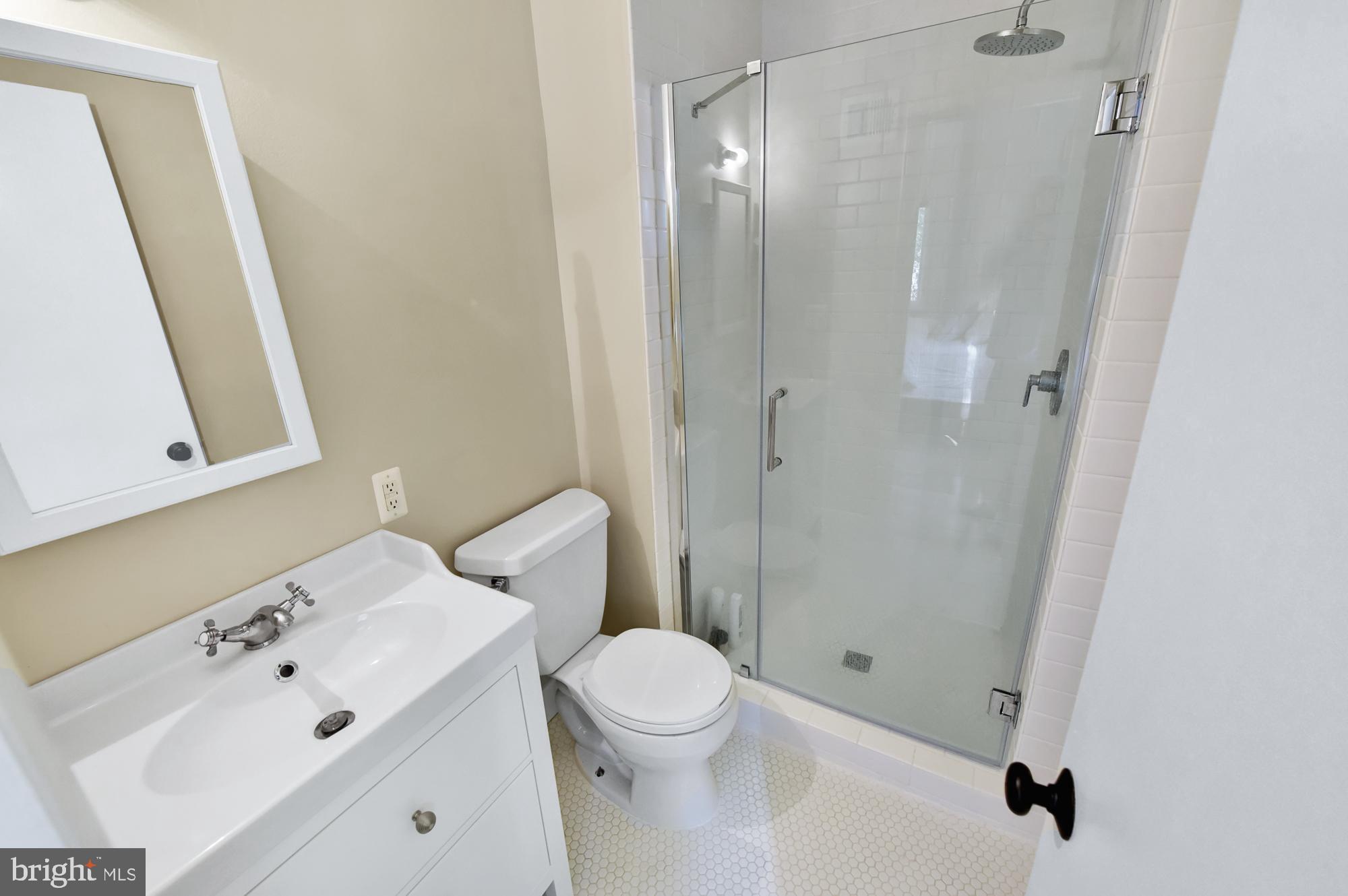 17424 Collier Way Poolesville, MD 20837 - Photo 41 of 61 Master bath