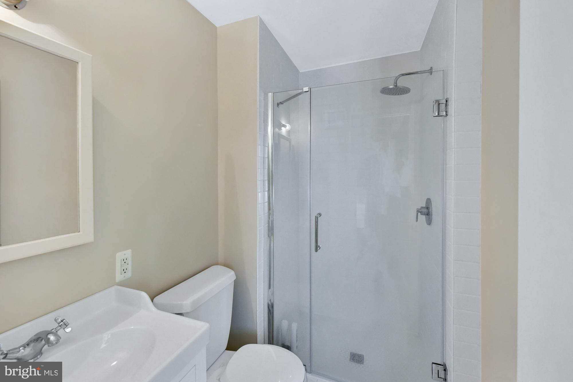 17424 Collier Way Poolesville, MD 20837 - Photo 42 of 61 Master bath