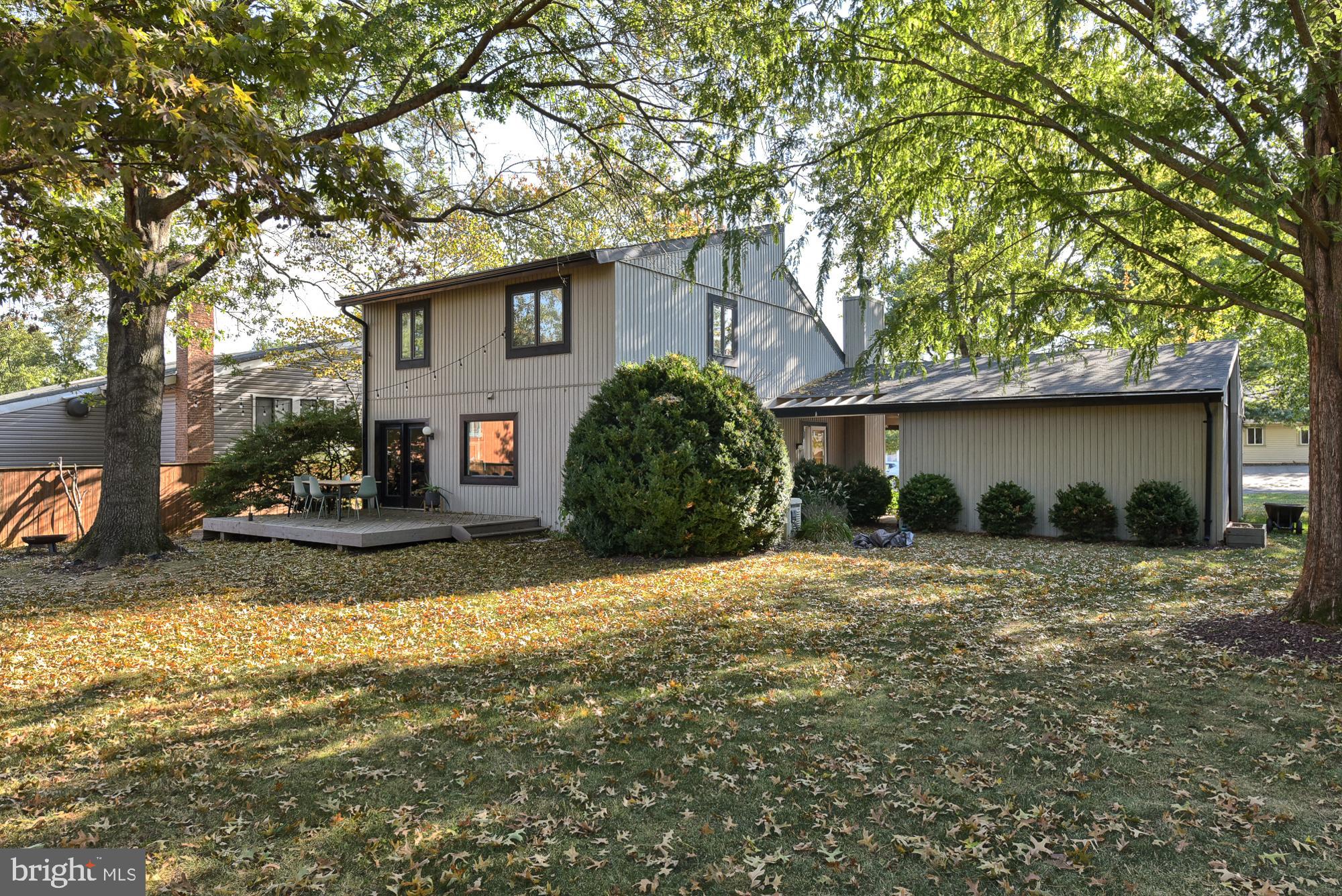 17424 Collier Way Poolesville, MD 20837 - Photo 6 of 61 Contemporary style flows nicely to the back.