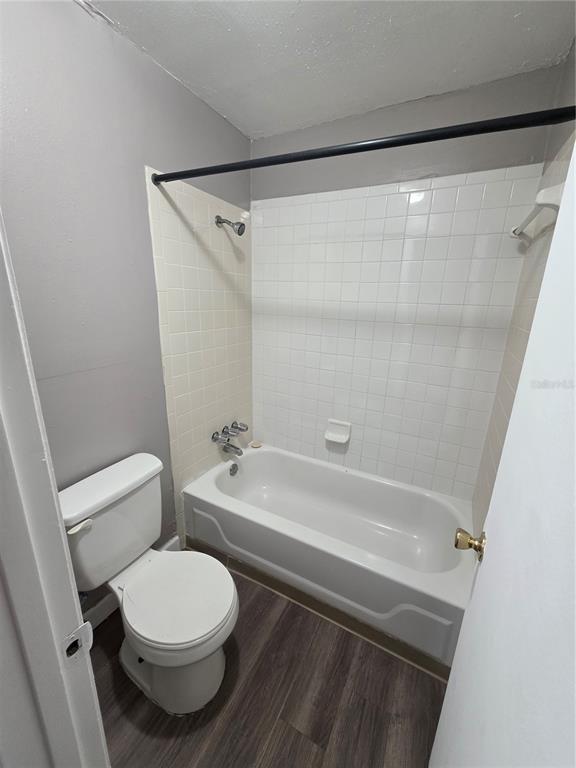 2811 Southwest Archer Road, Unit R142 Gainesville, FL 32608 - Photo 6 of 30 a bathroom with a toilet a sink and a bathtub