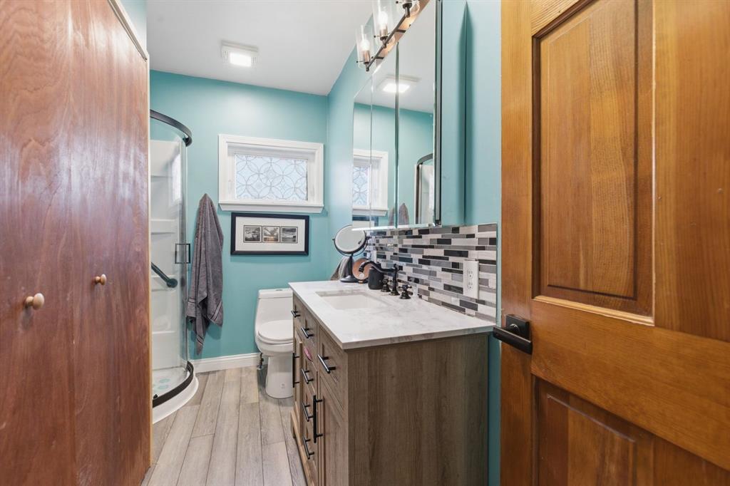 283 Center Grange Road Aliquippa, PA 15001 - Photo 11 of 29 Bathroom