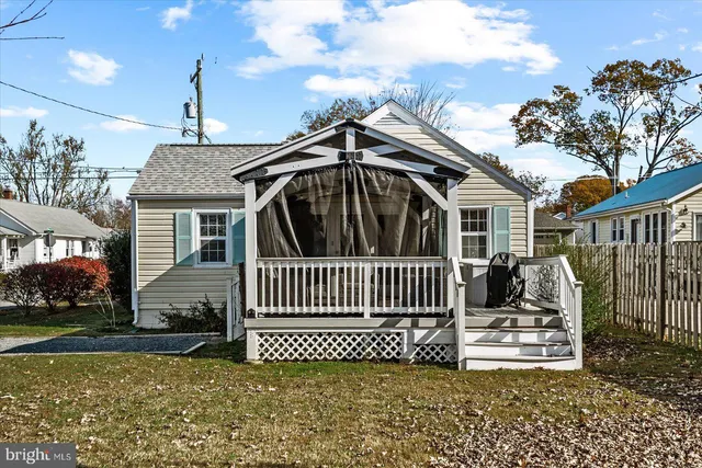 $375,000 | 300 Weems Street, Colonial Beach, VA 22443