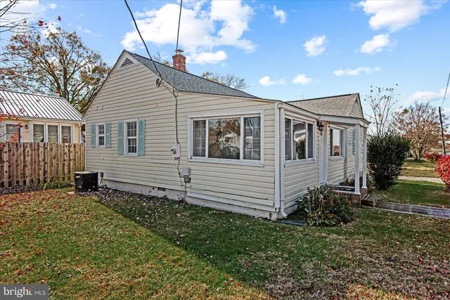 $375,000 | 300 Weems Street, Colonial Beach, VA 22443