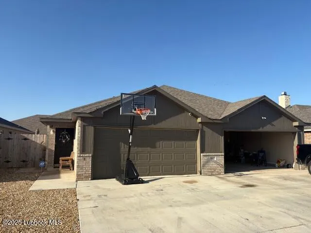 a view of an entrance of the house
