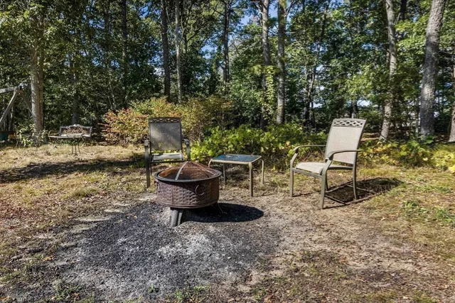 a picture of a white and white kitchen