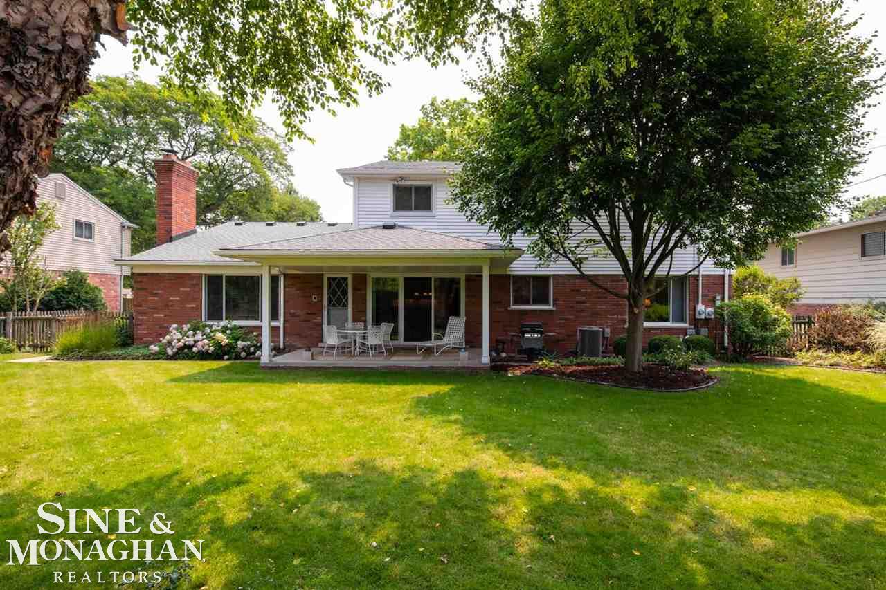 21441 River Road Grosse Pointe, MI 48236 - Photo 7 of 45 Beautiful large back yard