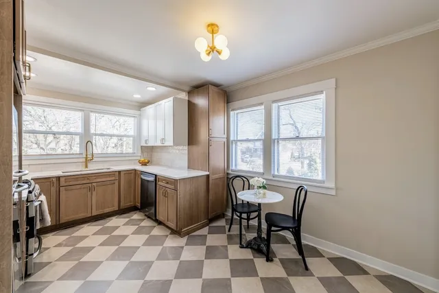 $314,900 | 655 Glenwood Avenue, Joliet, IL 60435