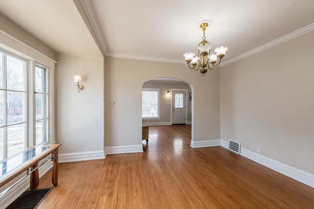 $314,900 | 655 Glenwood Avenue, Joliet, IL 60435