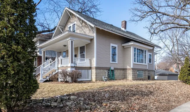 $314,900 | 655 Glenwood Avenue, Joliet, IL 60435