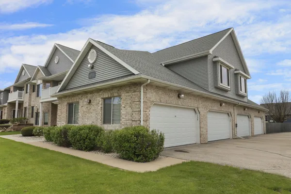 $299,900 | 6911 53rd Street, Unit 136, Kenosha, WI 53144