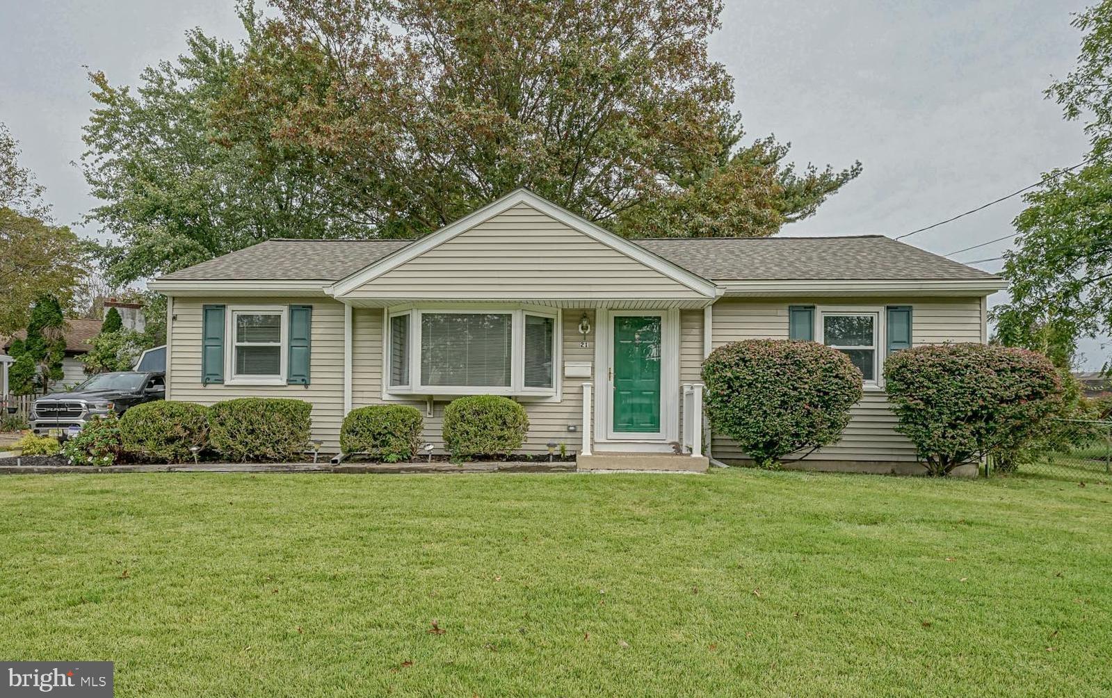 21 Warwick Road Stratford, NJ 08084 - Photo 1 of 29