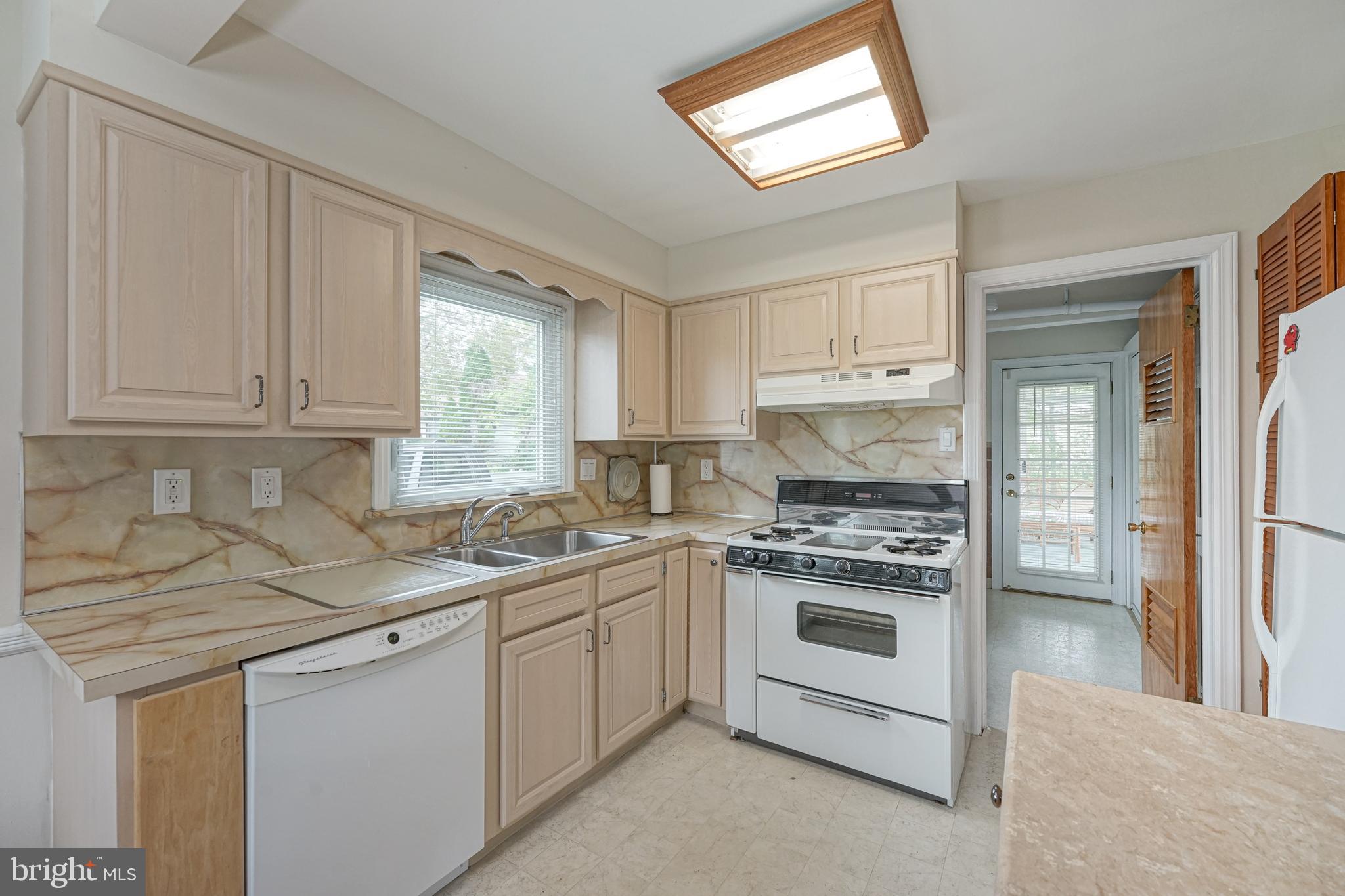 21 Warwick Road Stratford, NJ 08084 - Photo 11 of 29