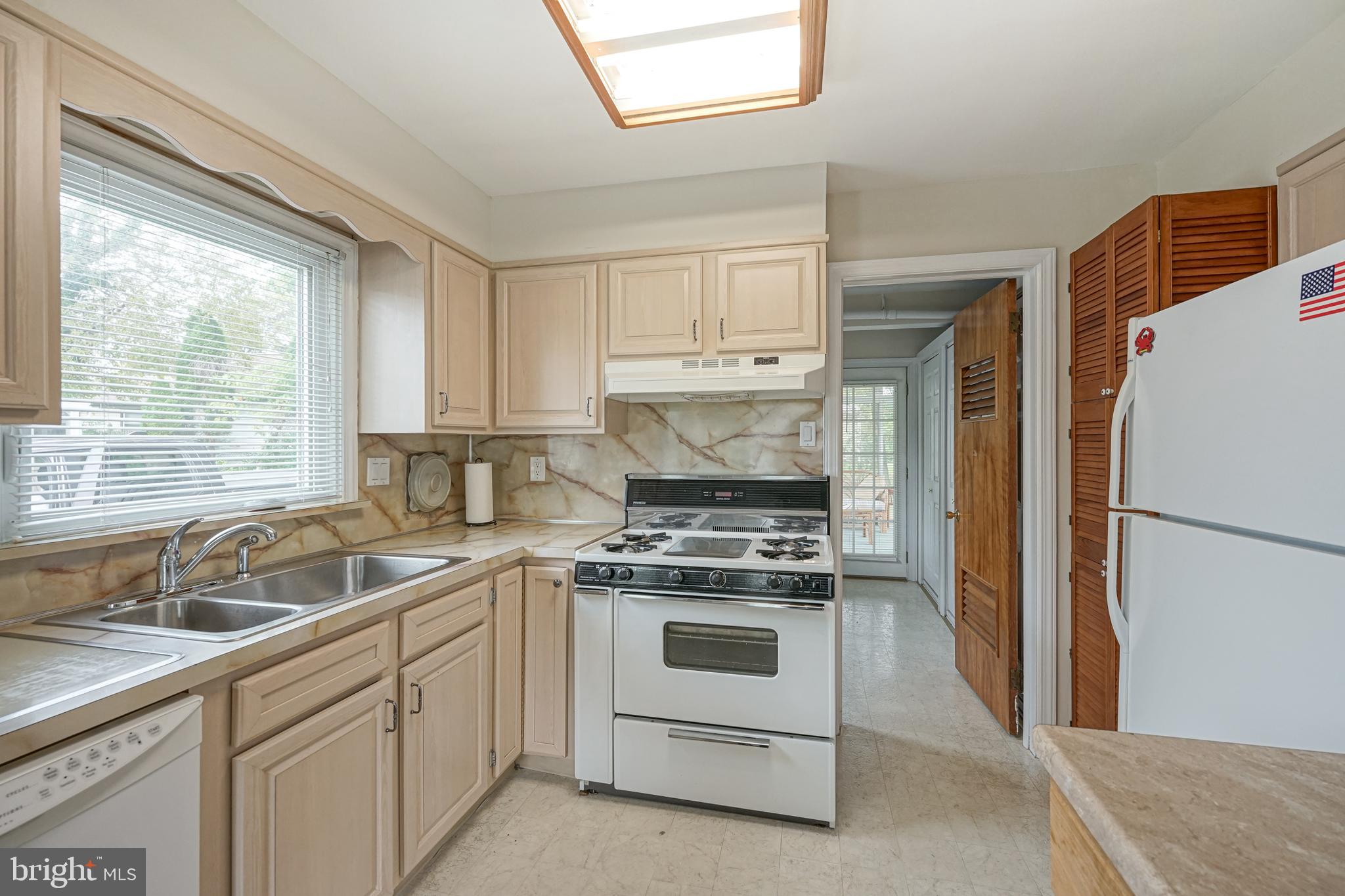 21 Warwick Road Stratford, NJ 08084 - Photo 10 of 29