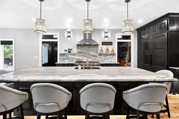 $1,200,000 | 30 Golden Wheat Lane, Wrightstown, WI 54180