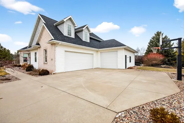 $1,200,000 | 30 Golden Wheat Lane, Wrightstown, WI 54180