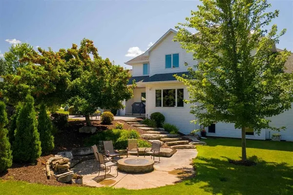 $1,200,000 | 30 Golden Wheat Lane, Wrightstown, WI 54180