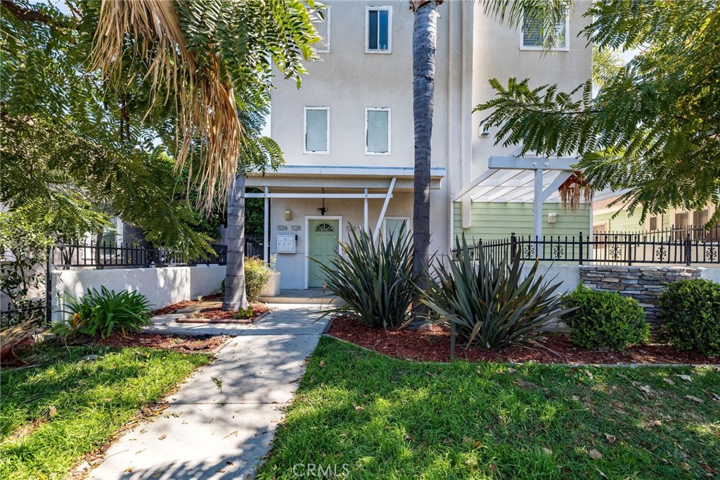1128 Pacific Avenue Long Beach, CA 90813 - Photo 3 of 33 a view of outdoor space yard and porch