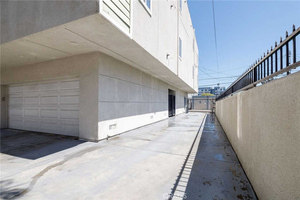 1128 Pacific Avenue Long Beach, CA 90813 - Photo 33 of 33 a view of a balcony