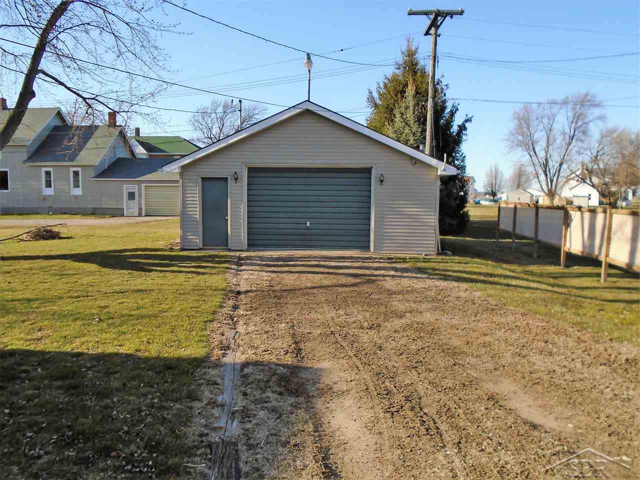 9420 Sanilac Road Reese, MI 48757 - Photo 2 of 35 31345151-1.JPG