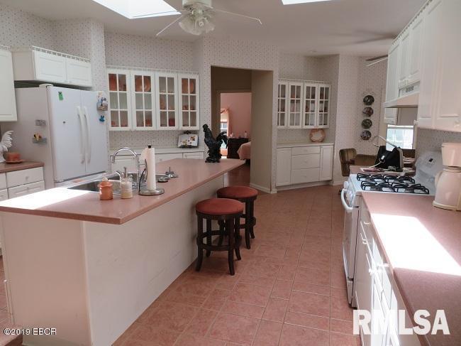 1708 Oakshire Road Marion, IL 62959 - Photo 11 of 28 Gallery Image 11