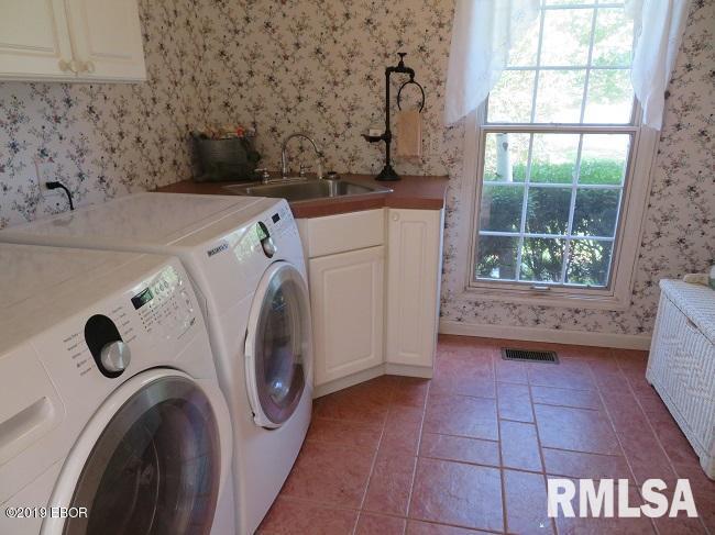 1708 Oakshire Road Marion, IL 62959 - Photo 17 of 28 Gallery Image 17