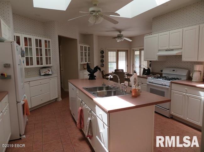 1708 Oakshire Road Marion, IL 62959 - Photo 10 of 28 Gallery Image 10