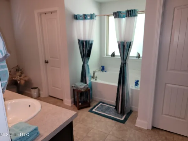 $365,000 | 9598 Nielsen Drive, Olive Branch, MS 38654