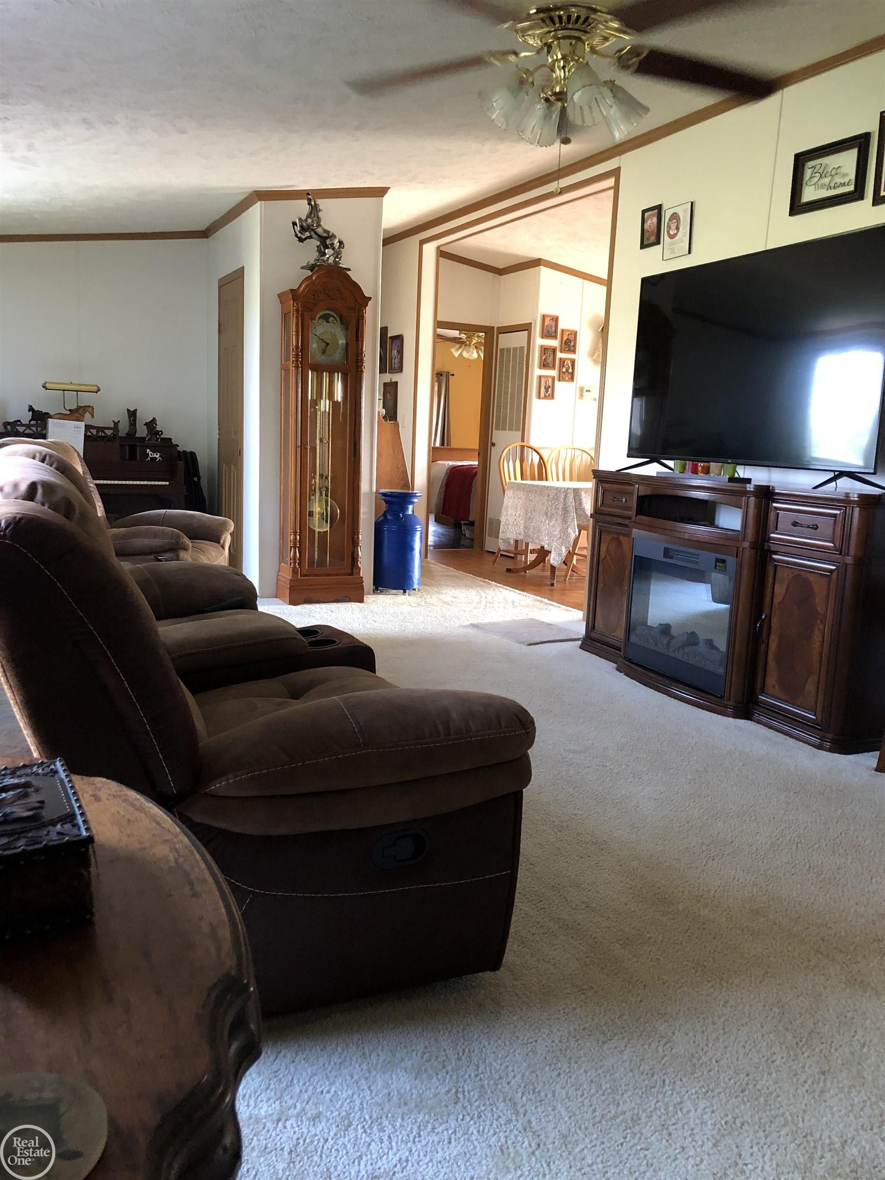 6170 Cribbins Road Croswell, MI 48422 - Photo 17 of 25 50113039-16.JPG