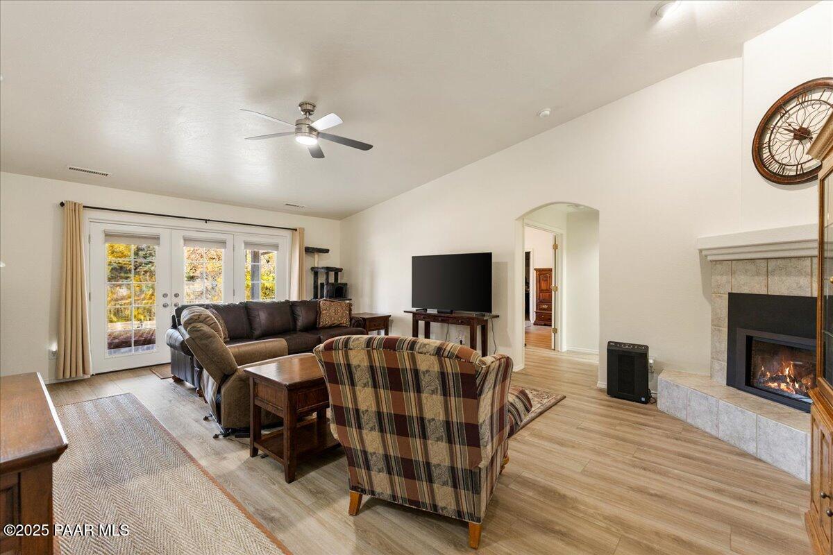 2880 Tolemac Way Prescott, AZ 86305 - Photo 6 of 49 06-Living Room