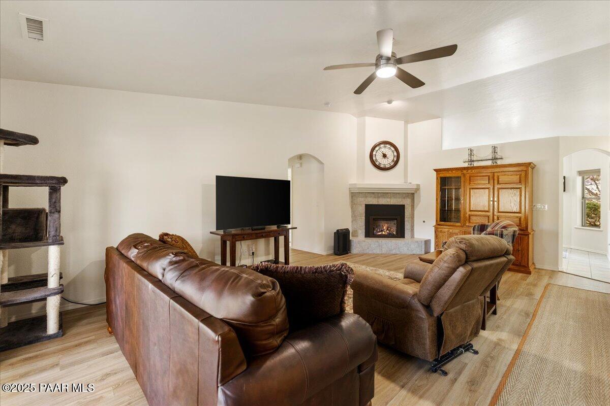 2880 Tolemac Way Prescott, AZ 86305 - Photo 7 of 49 07-Living Room
