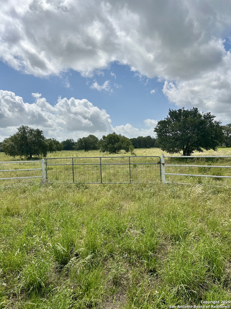 3200 Interstate 35 Waco, TX 76706 - Photo 3 of 4 a view of a tennis court
