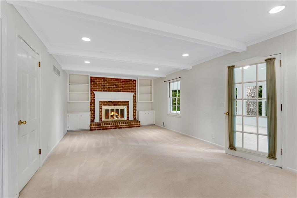 4589 Holliston Road Dunwoody, GA 30360 - Photo 6 of 43