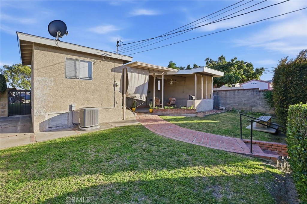 421 Sycamore Avenue Brea, CA 92821 - Photo 4 of 47