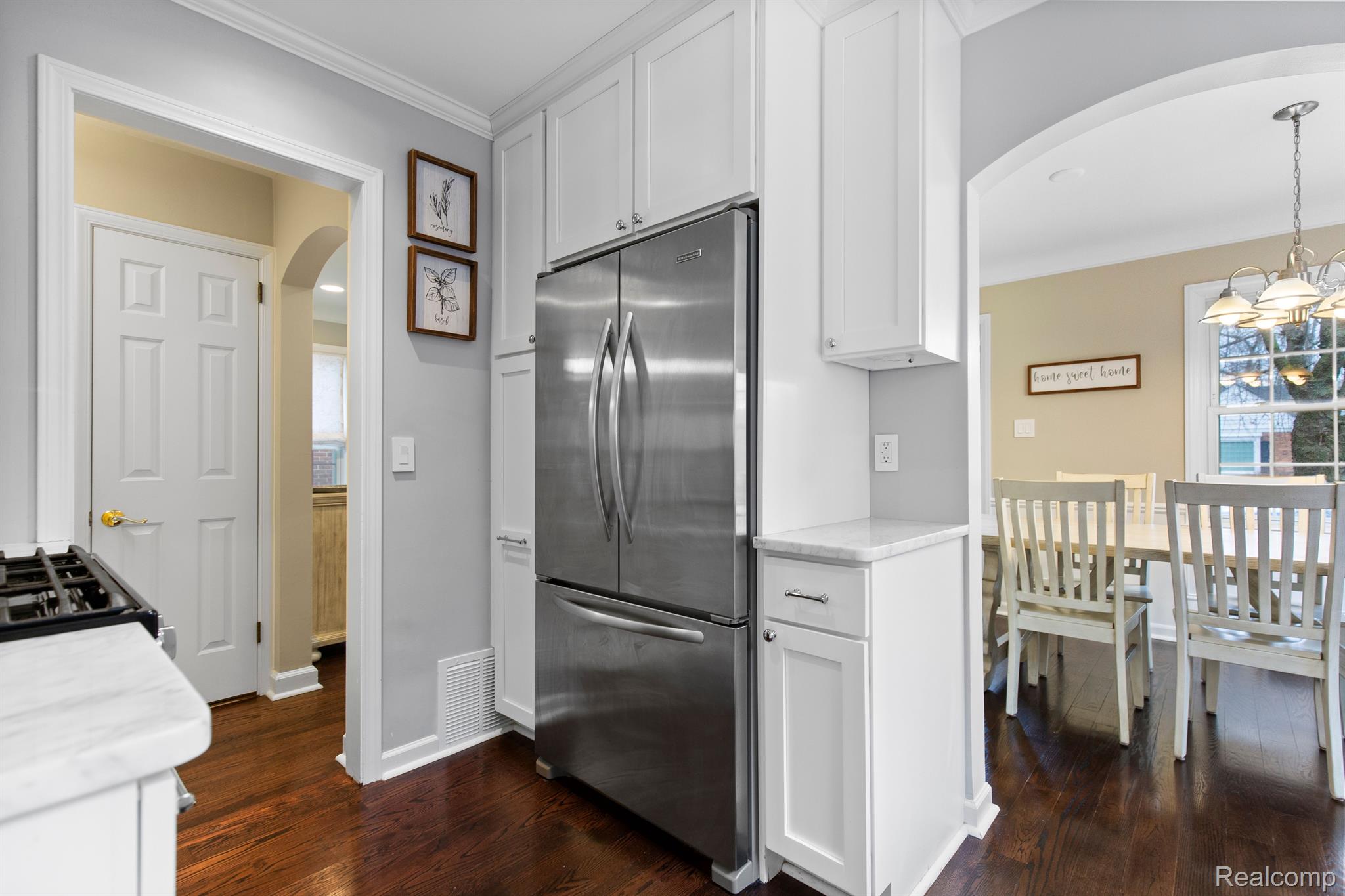 1395 Roslyn Road Grosse Pointe, MI 48236 - Photo 10 of 43