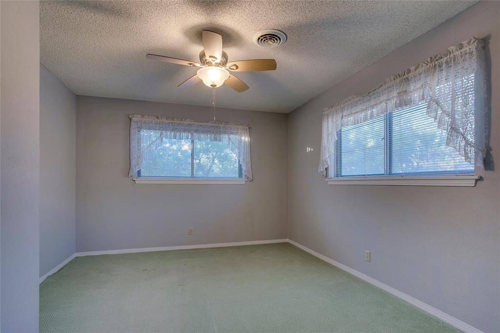 1439 Jr Drive Dallas, TX 75208 - Photo 23 of 39 a view of empty room with window