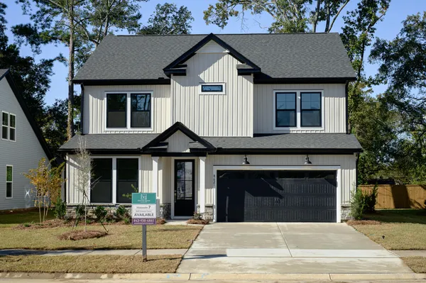 $479,000 | 226 Creek Pointe Drive, Moncks Corner, SC 29461