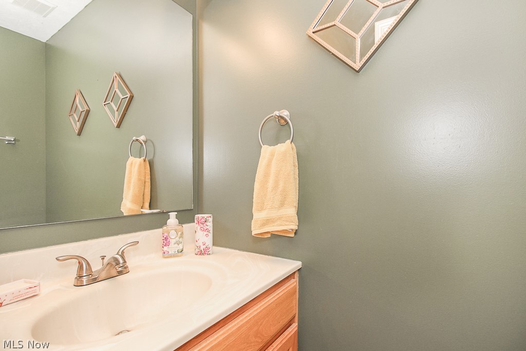 1001 Susan Road Ravenna, OH 44266 - Photo 13 of 35 Half bath on main level.