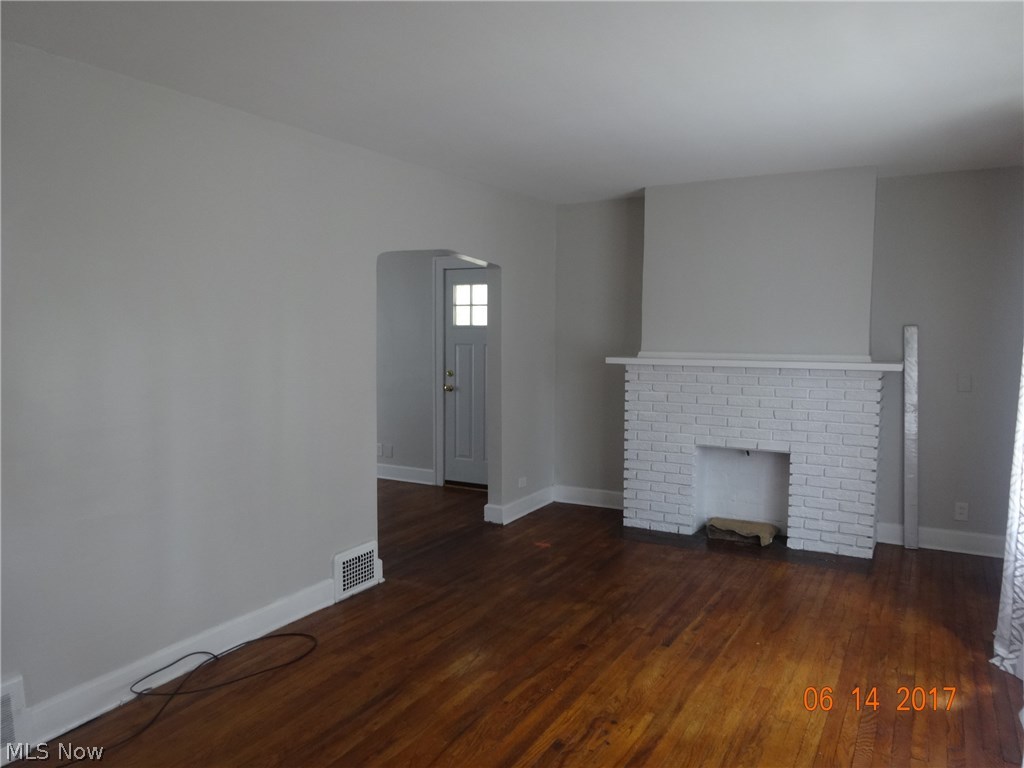 3431 Hartwood Road Cleveland Heights, OH 44112 - Photo 3 of 19