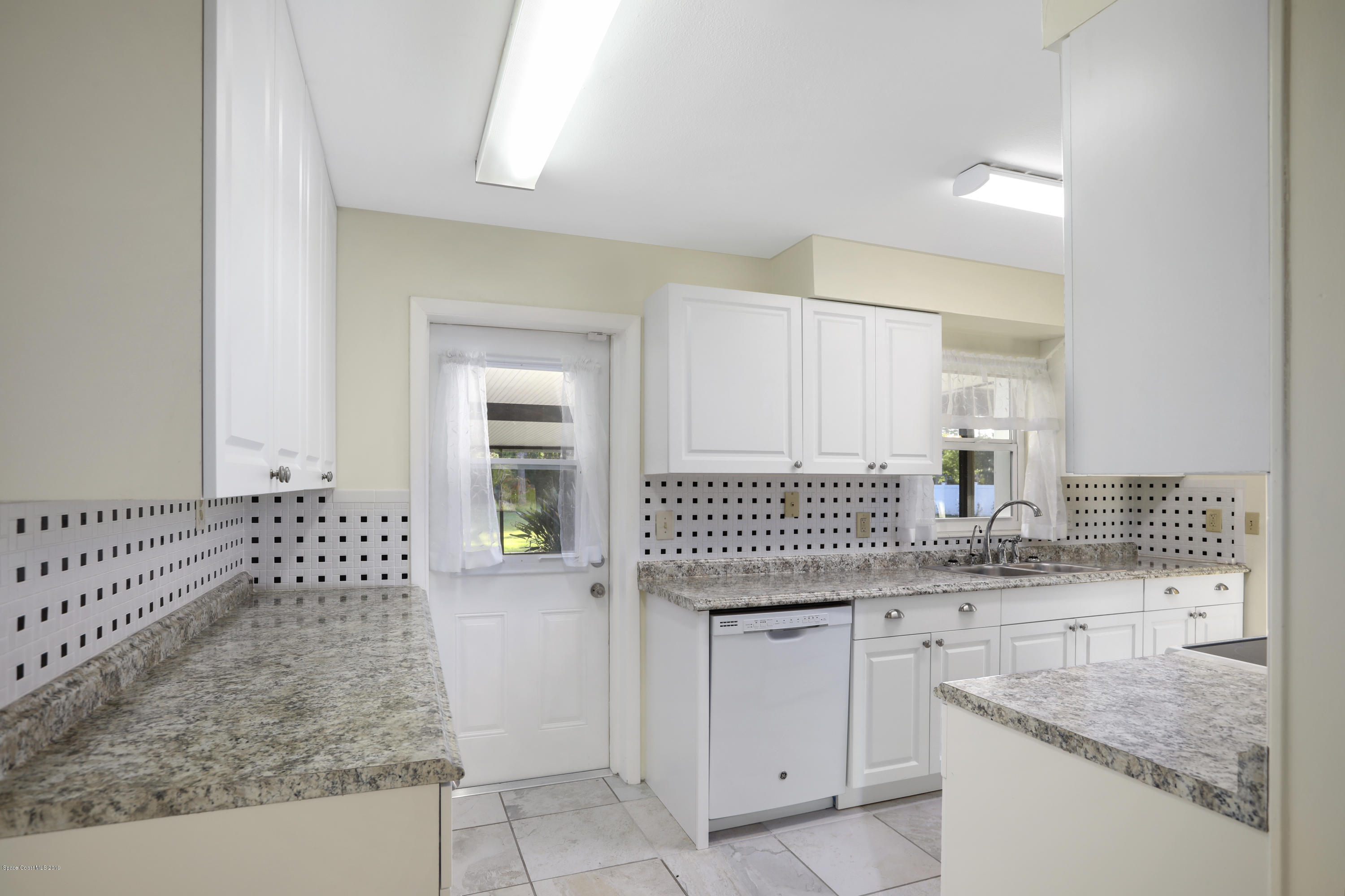 2760 Lakehill Road Melbourne, FL 32934 - Photo 8 of 48 5W3A4551