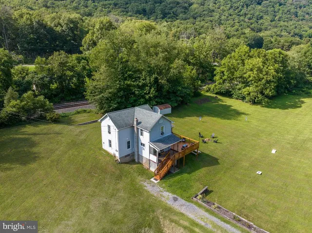 a view of house with a yard