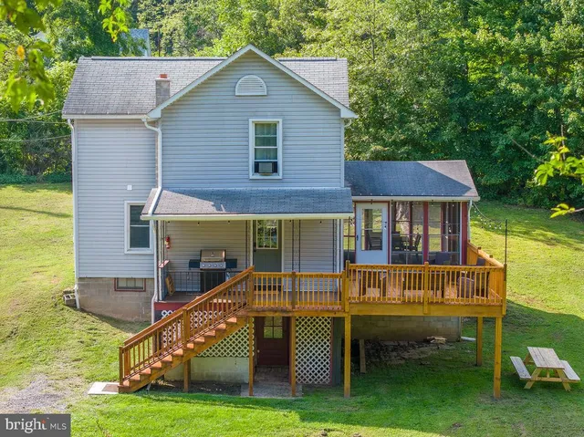 a view of a lake in between of a house