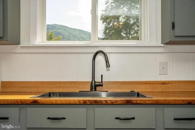 $389,000 | 229 River Road, Renovo, PA 17764