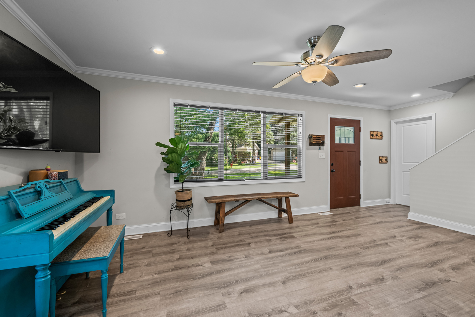 3403 Ridge Road Island Lake, IL 60042 - Photo 5 of 16 a workspace with furniture window and wooden floor