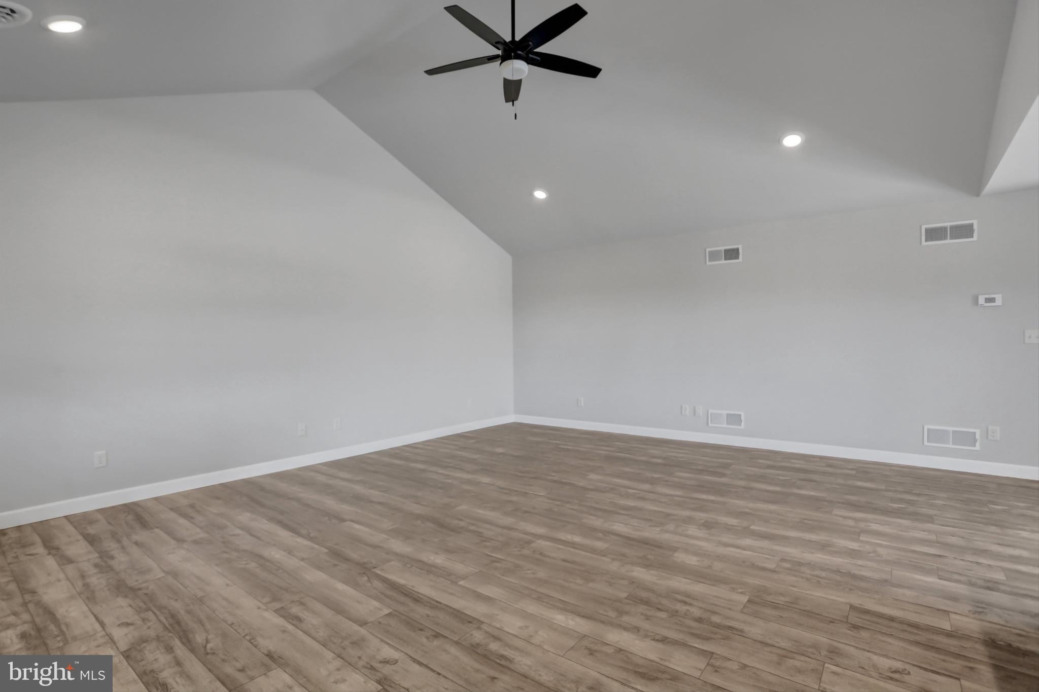 722 Rising Sun Lane Chambersburg, PA 17202 - Photo 7 of 33 Living room with cathedral ceiling