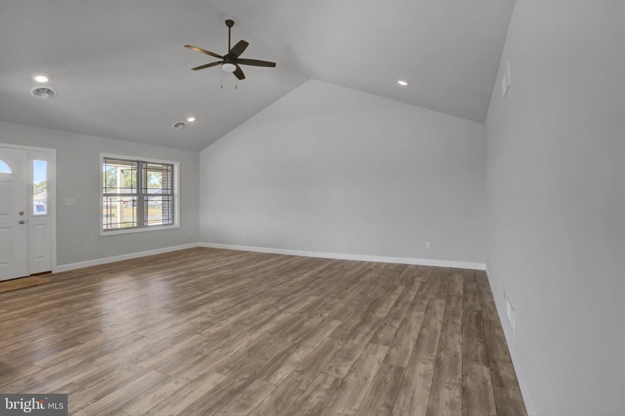 722 Rising Sun Lane Chambersburg, PA 17202 - Photo 8 of 33 Living room
