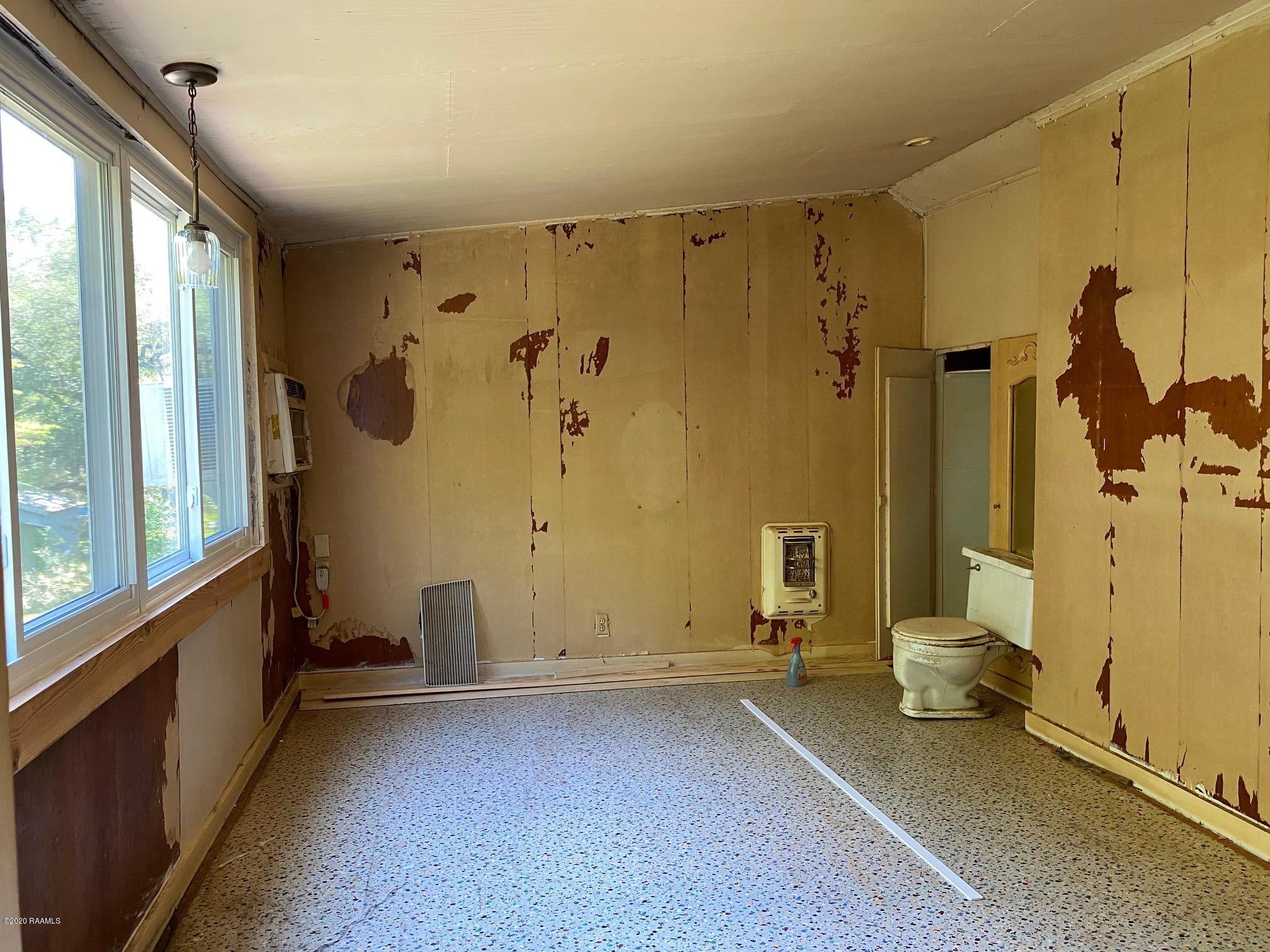 208 Charenton Road Baldwin, LA 70514 - Photo 21 of 32 Upstairs Bedroom